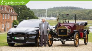 Παππούς 101 ετών από Ford Model T «βόλταρε» με Mustang Mach-E